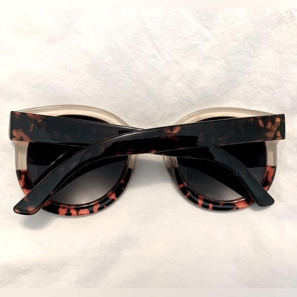 MOVING SALE | Women’s Urban Outfitters Colorblock Tortoiseshell Sunglasses - Picture 6 of 8